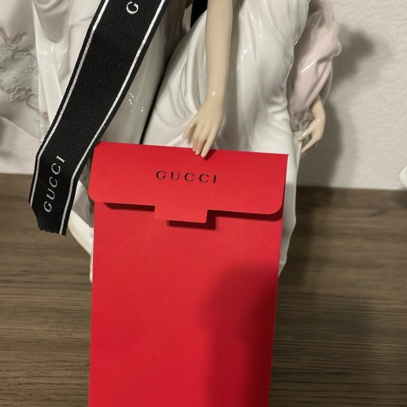 Gucci - Picture 3 of 4